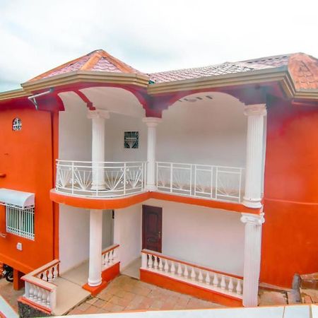 Mountain View Villa Guest House Freetown Bagian luar foto